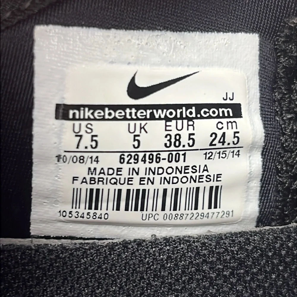 Nike Free Ladies Size 7-1/2 Black & White Running Shoes Pre Owned - Picture 3 of 14